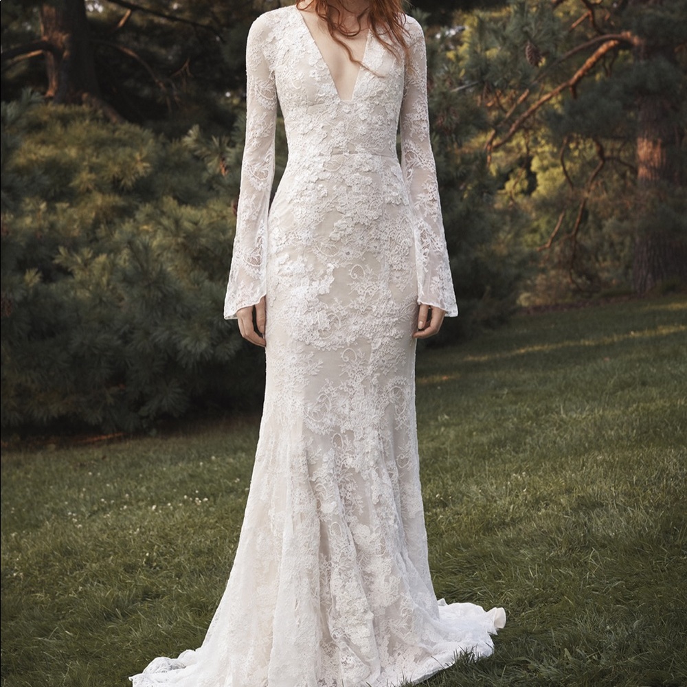 White by Vera Wang Lace Bell Wedding Dress VW351428